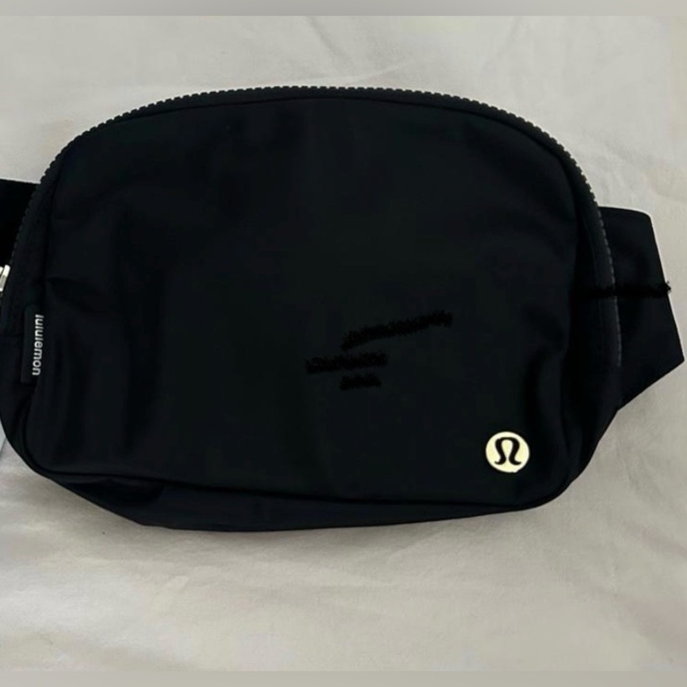 Lululemon 1L Everywhere Belt Bag Black with silver logo - Picture 7 of 7